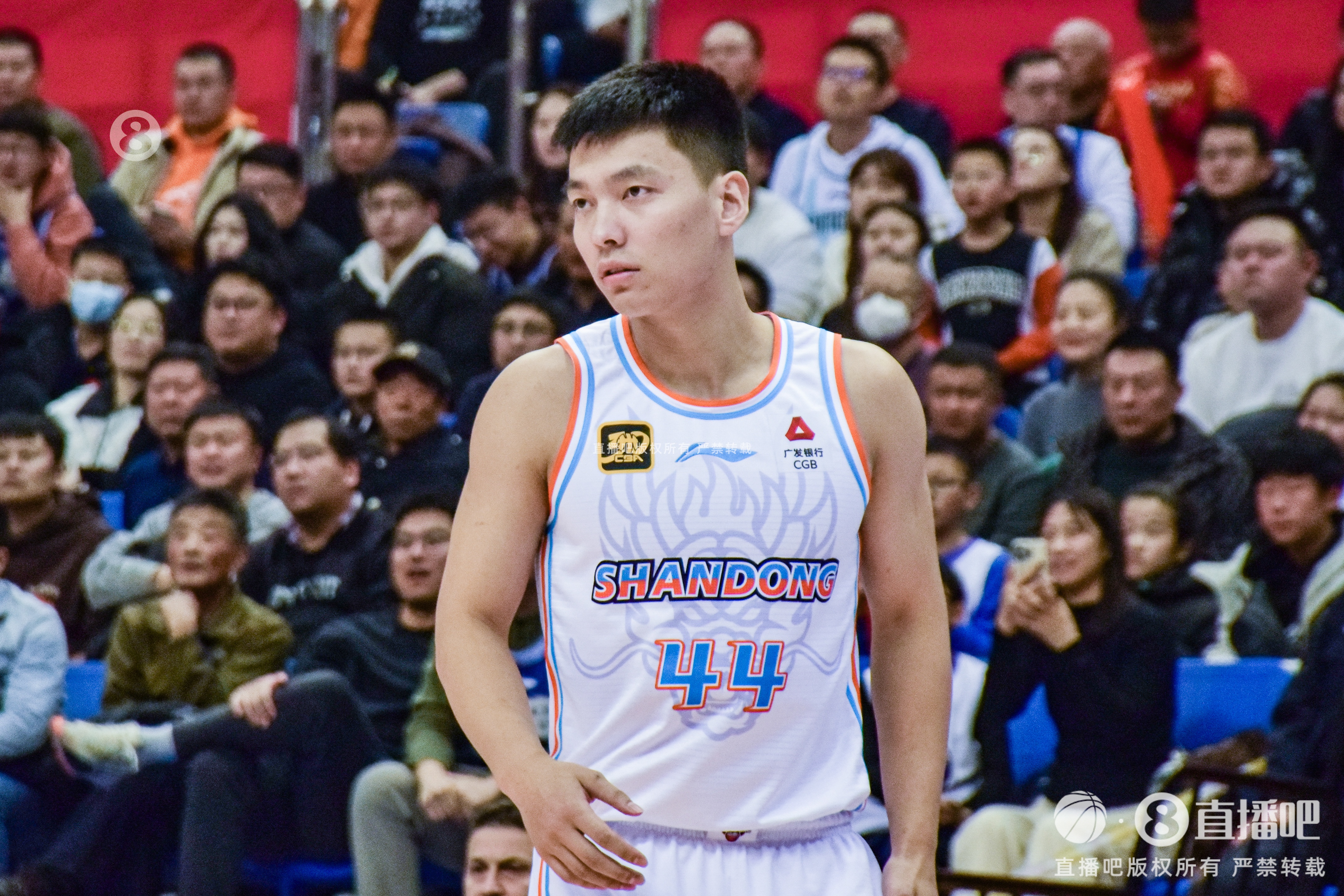 林崴31分同曦不敌广东李弘权26分上海胜四川的简单介绍