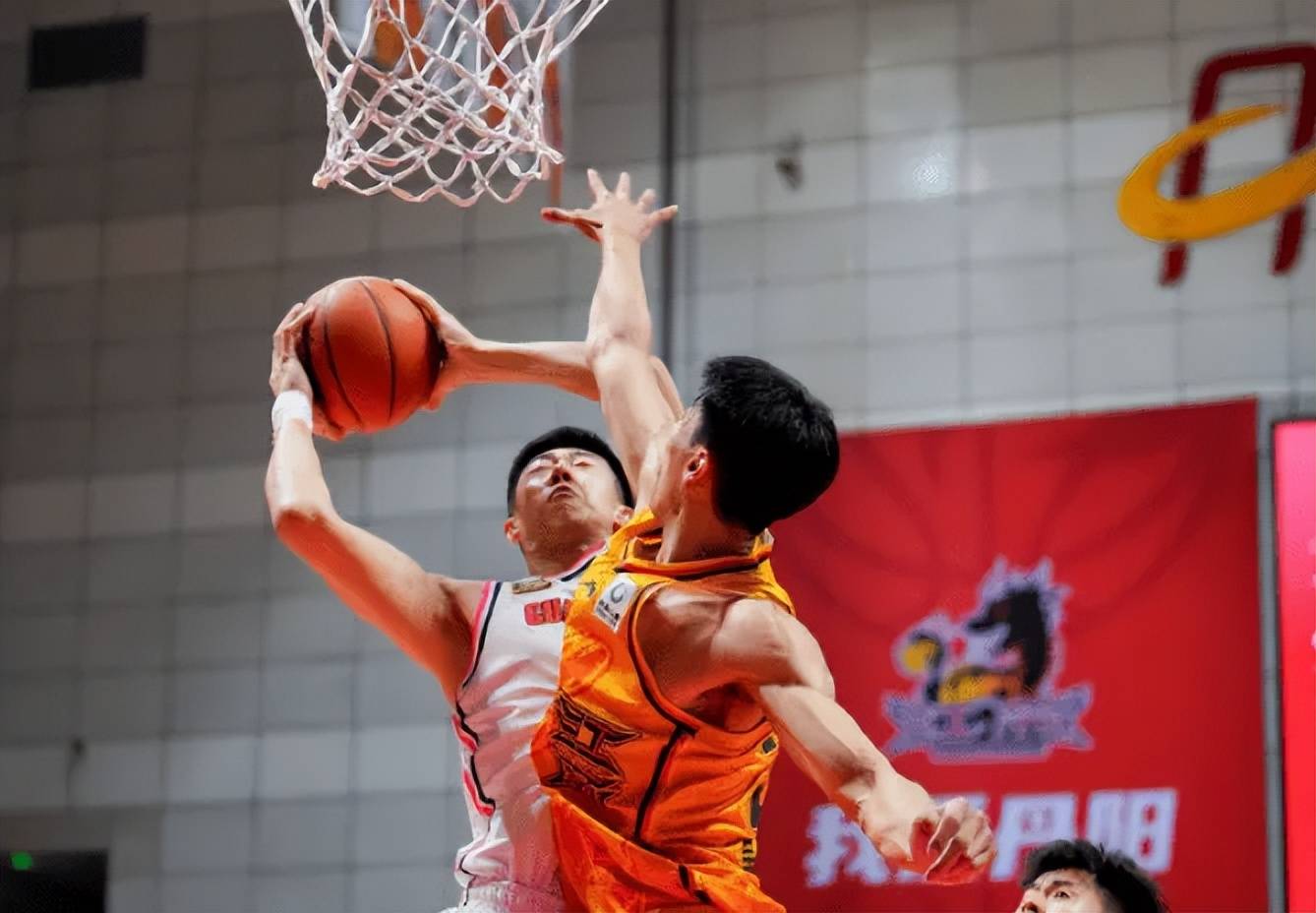 广东男篮胜江苏队，赢得晋级权(广东男篮对江苏总决赛广东逆转)