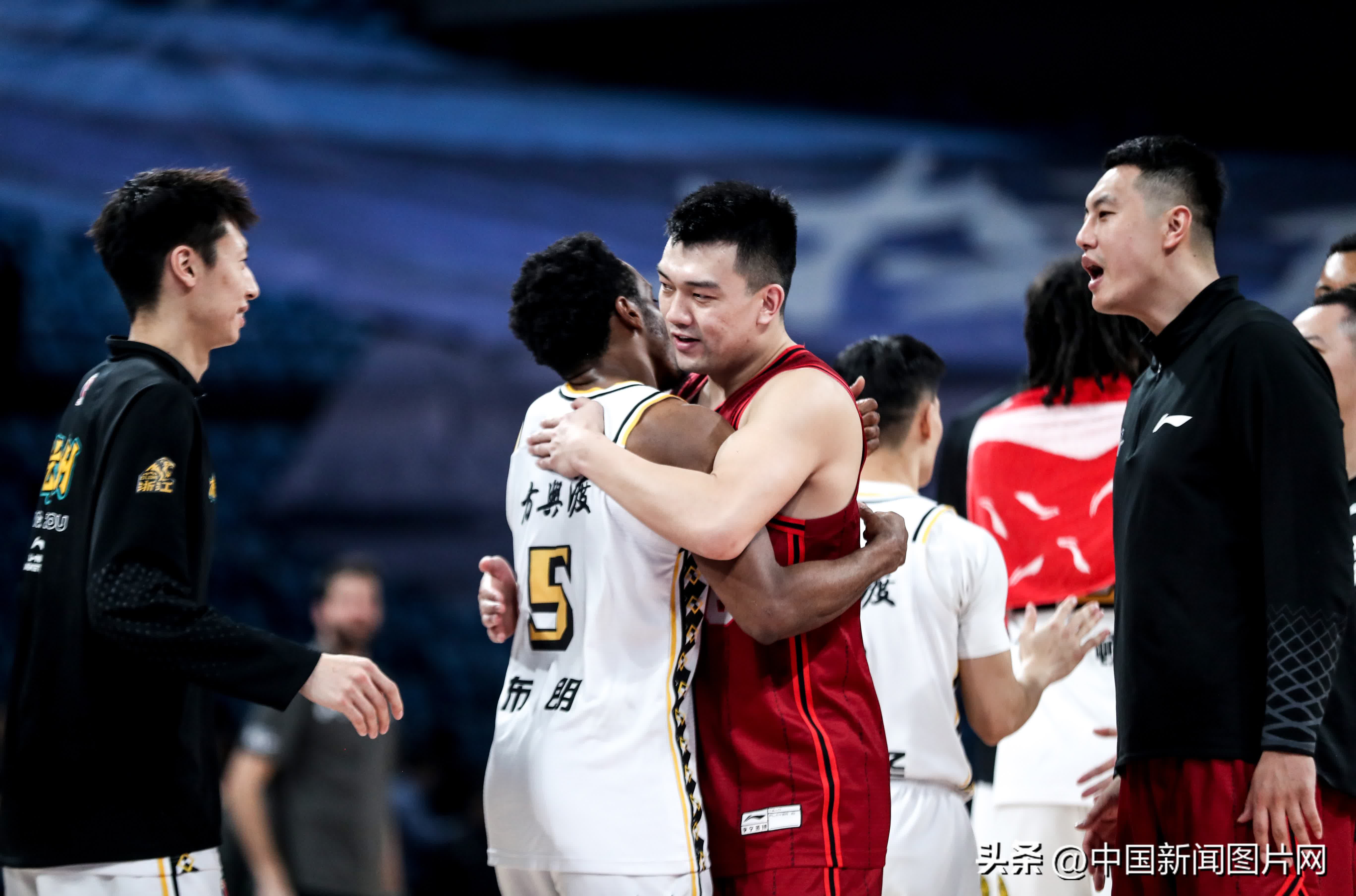 包含北京男篮战胜广州队，表现抢眼场场取胜的词条