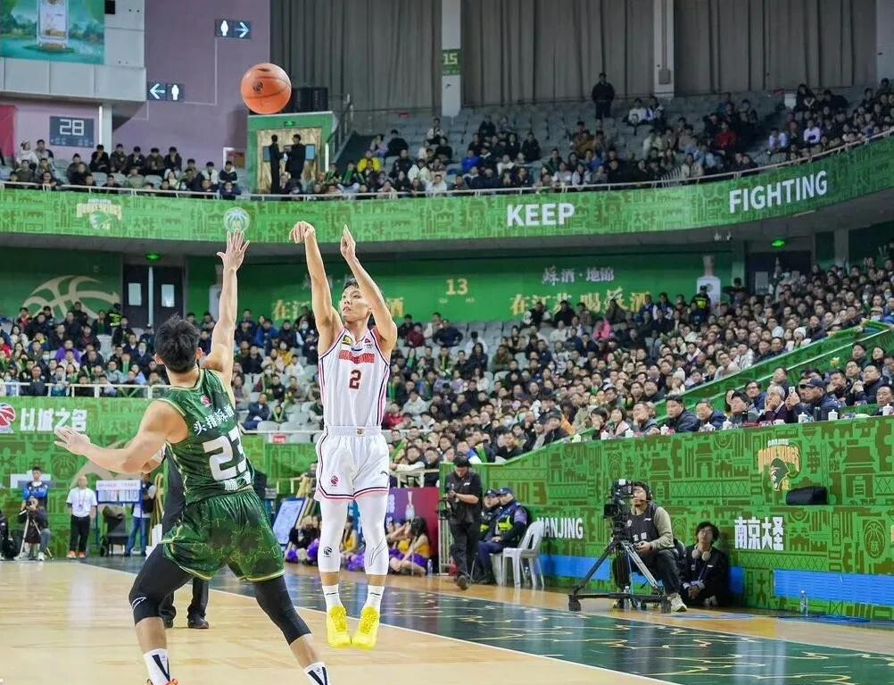 广东宏远队力争夺冠，壮志凌云再战球场的简单介绍