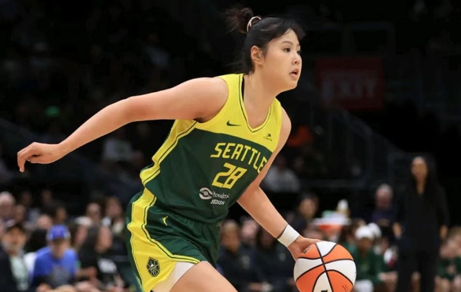 李月汝砍赛季新高11分9篮板！WNBA飞翼擒太阳的简单介绍